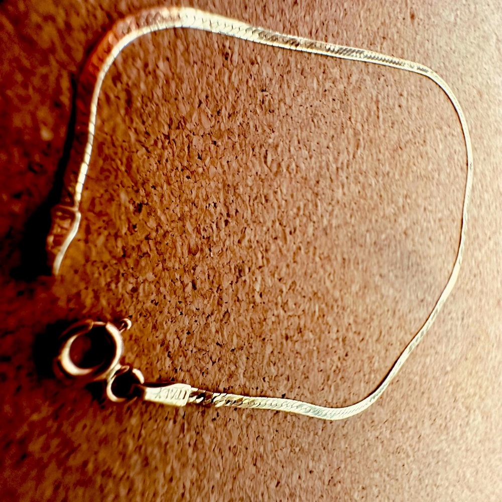 🌟14K yellow gold herringbone bracelet🌟7 inches🌟